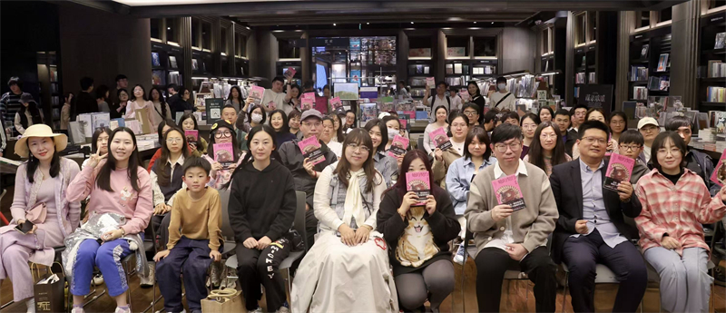 与现场读者合影-苏州诚品店.jpg