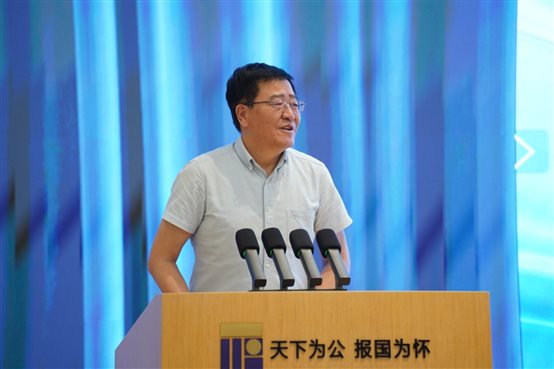 燕继荣教授演讲.jpg