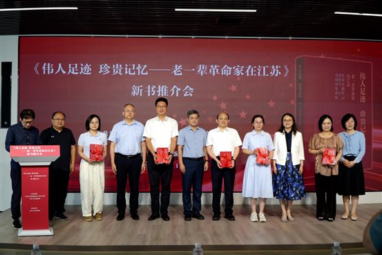 赠书合照