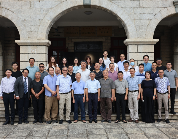 图录：余韵至新章：张伟旧藏中的近世学人群像与海派文化 上海图书馆藏未刊近代中国海关史料”系列丛书在厦门发布_快讯_中国出版